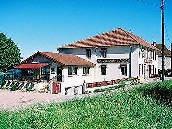 Logis Le Saint Cyr Hotel Montmelard Exterior photo