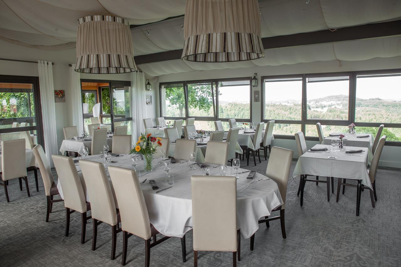 Logis Le Saint Cyr Hotel Montmelard Exterior photo