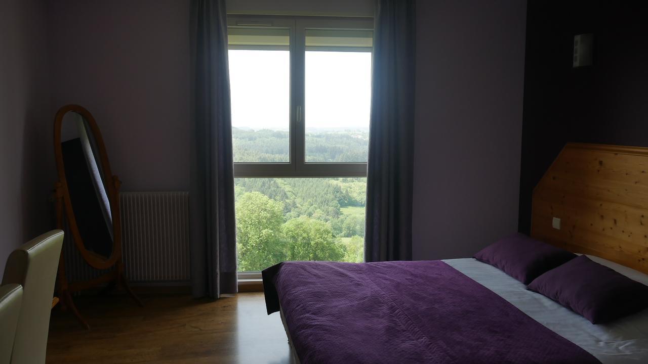 Logis Le Saint Cyr Hotel Montmelard Exterior photo