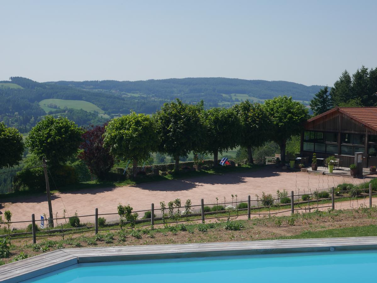Logis Le Saint Cyr Hotel Montmelard Exterior photo